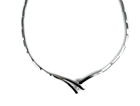 A White Cubic Zirconia Necklace
