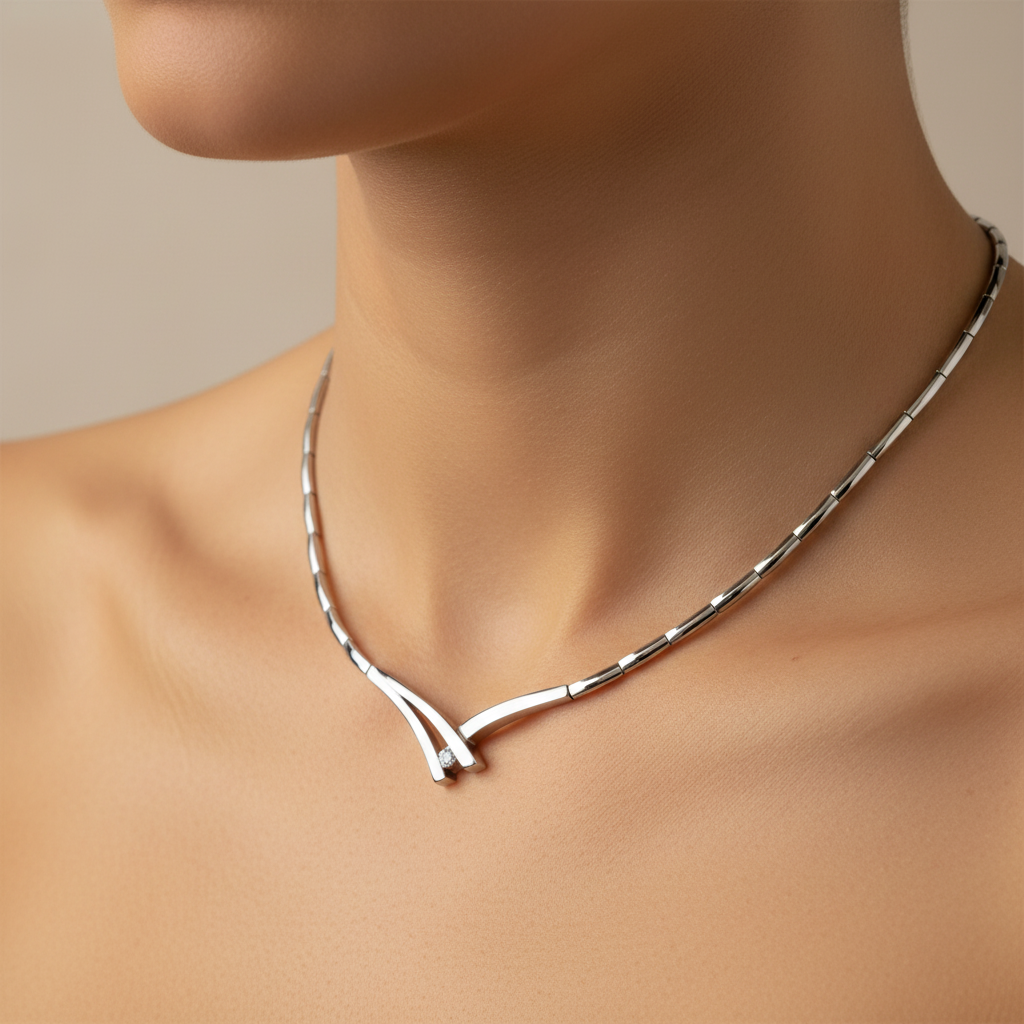 A White Cubic Zirconia Necklace