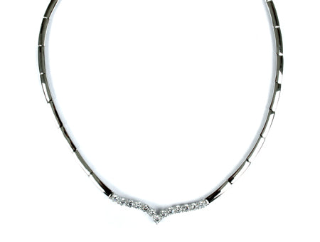 A White Cubic Zirconia Necklace