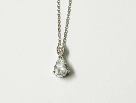 9 CT White Gold Cz Earring.