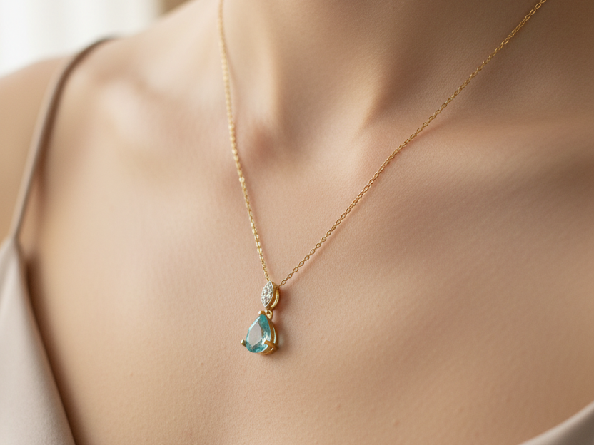 A Yellow Gold Aquamarine Cz Necklace