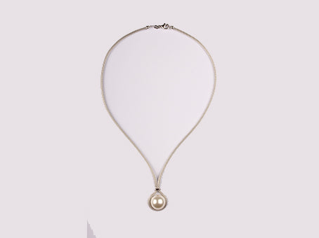 A Simply Silver Pearl  Necklace.