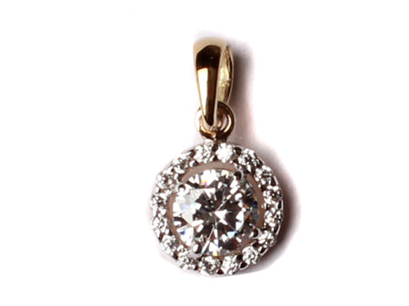 9 CT Yellow Gold Pendant And Earring Set Chained.