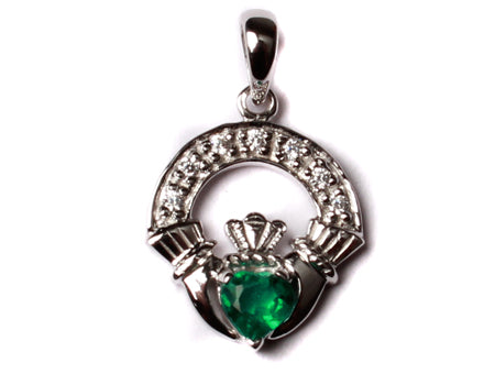 9CT White Gold Claddagh Pendant. 1.15