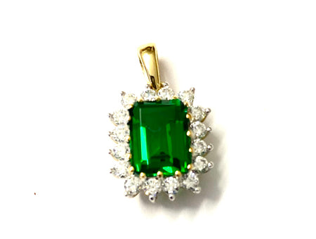 9 CT Yellow Gold Emerald Pendant