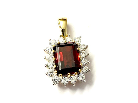 9 CT Yellow Gold Garnet Pendant