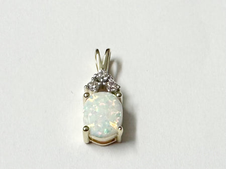 9 CT Yellow Gold Opal And White Cz Pendant