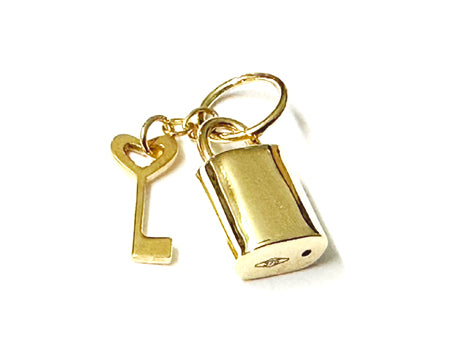 9 CT Yellow Gold Padlock and Key Pendant