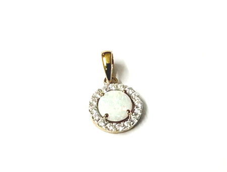 9 CT Yellow Gold Opal Pendant Chained