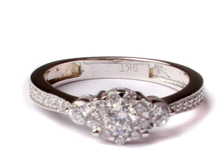 9ct White Gold Cz Ring.