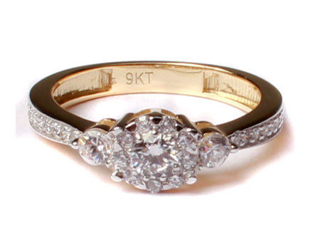 9ct Yellow Gold Cz Ring.