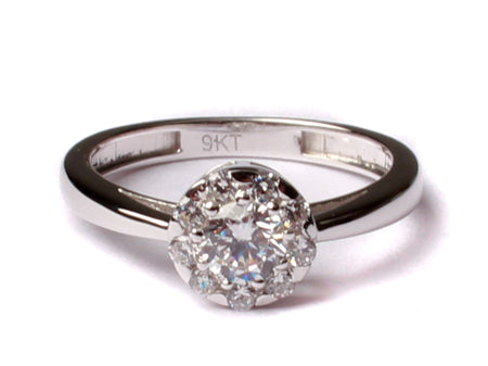 9ct White Gold Cz Ring.