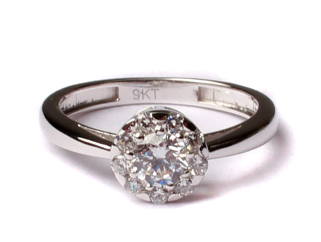 9ct White Gold Cz Ring.