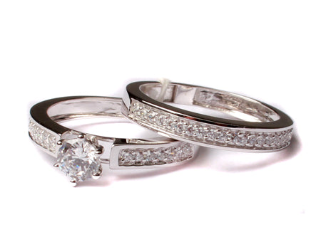 9ct White Gold Cz Ring.