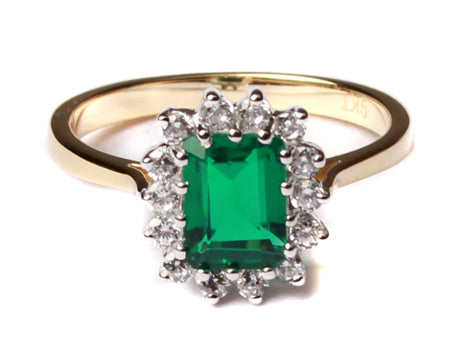 9ct Yellow Gold Emerald Cz Ring.