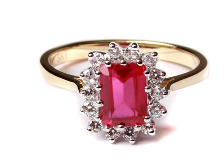 9ct Yellow Gold Cz Ring.