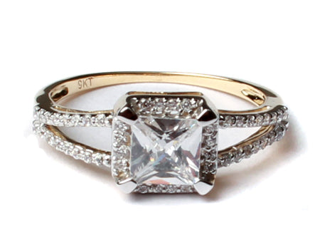 9ct Yellow Gold Cz Ring.