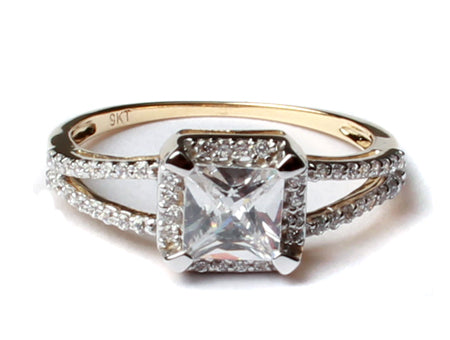 9ct Yellow Gold Cz Ring.