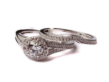 9ct White Gold Cz Ring.