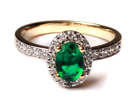 9ct Yellow Gold Emerald Cz Ring.
