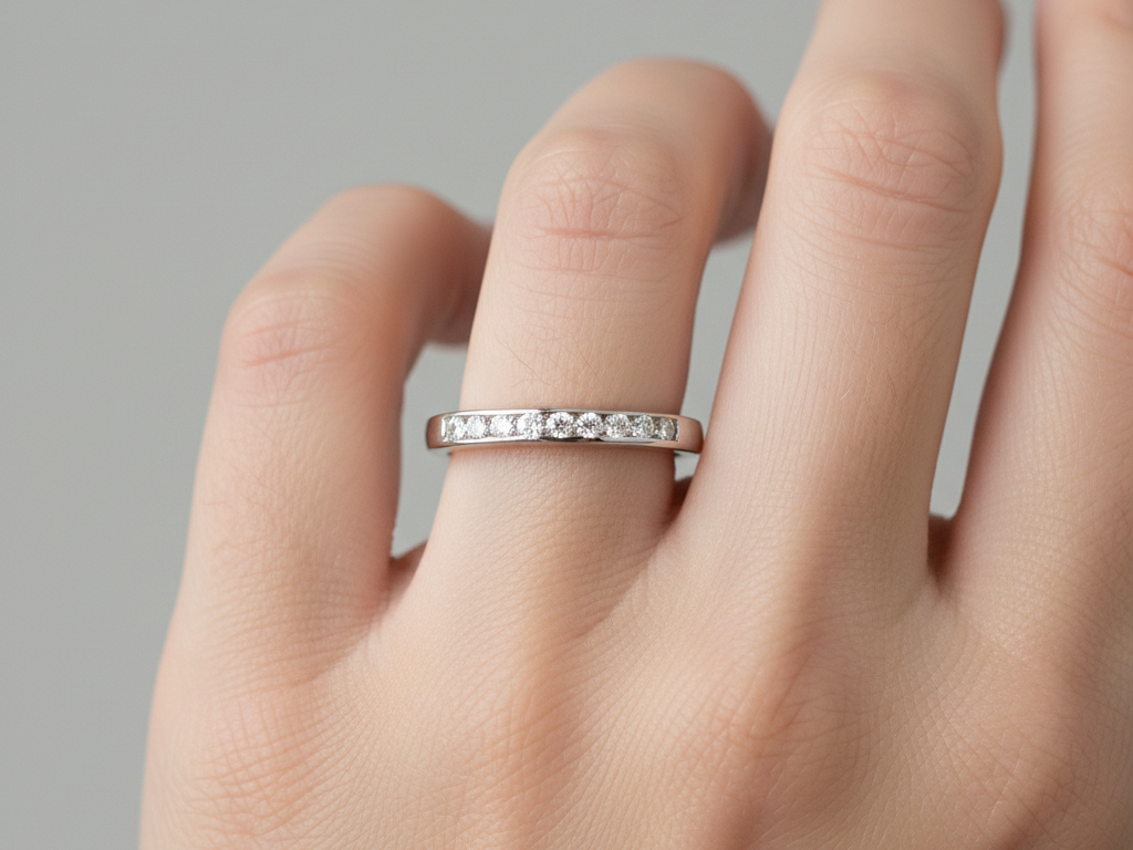 9ct White Gold Cz Ring.
