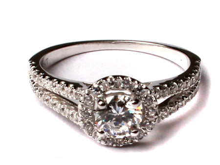 9ct White Gold Cz Ring.