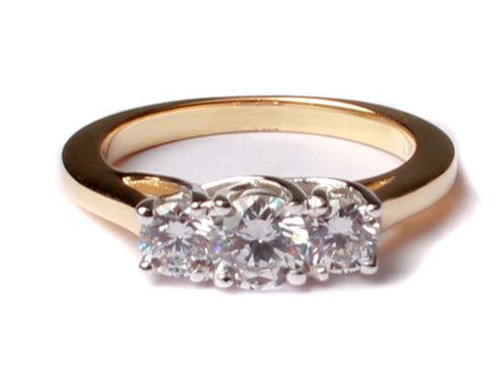 9ct Yellow Gold Cz Ring.