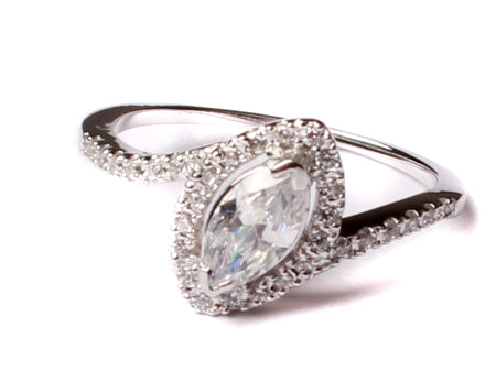 9ct White Gold Cz Ring.
