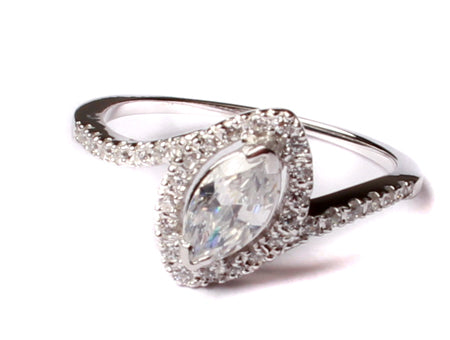 9ct White Gold Cz Ring.