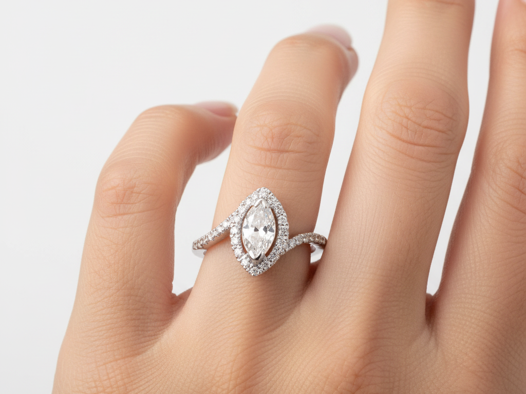 9ct White Gold Cz Ring.