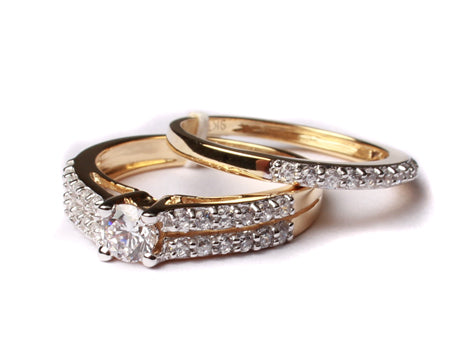 9ct Yellow Gold Cz Ring.