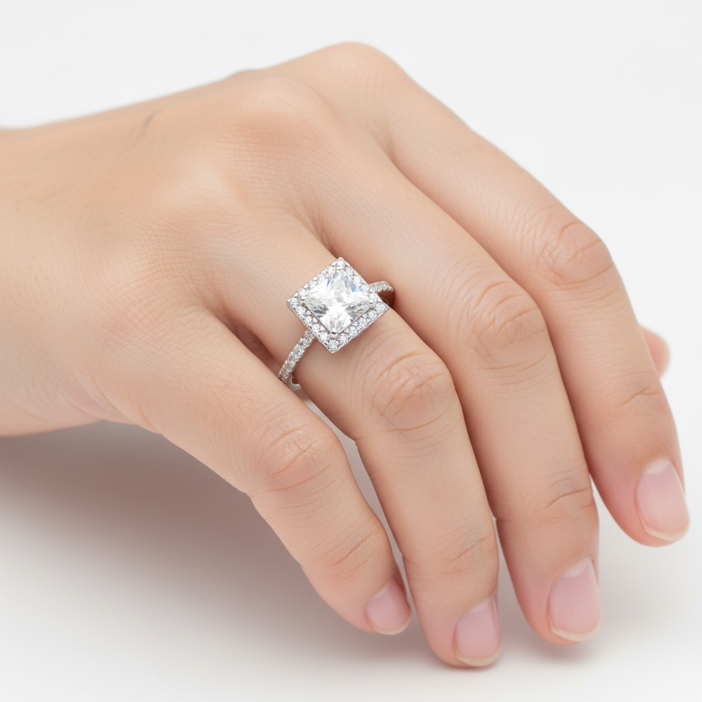 9ct White Gold Cz Ring.