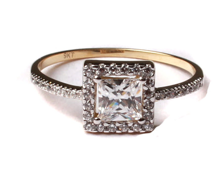 9ct Yellow Gold Cz Ring.