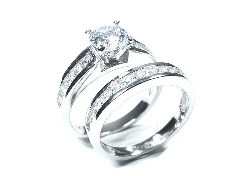 A White Cubic Zirconia Ring Set
