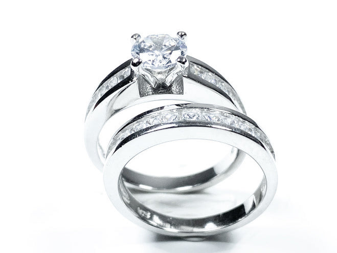 A White Cubic Zirconia Ring Set