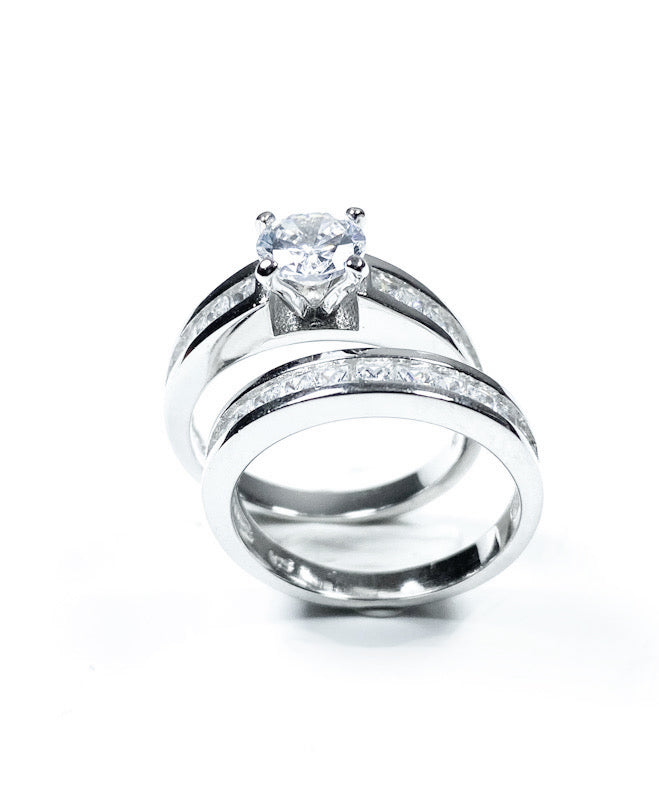 A White Cubic Zirconia Ring Set