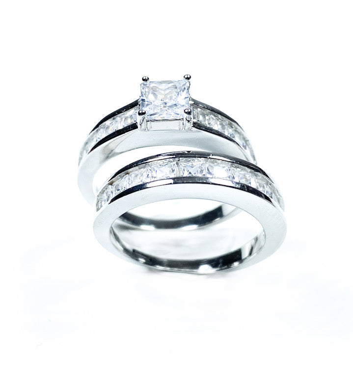 A White Cubic Zirconia Ring
