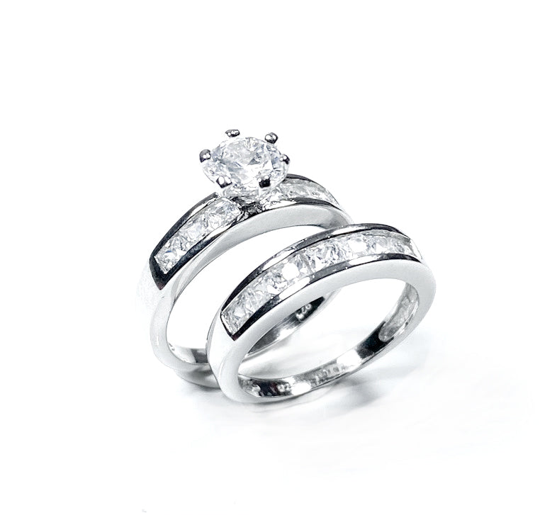 A White Cubic Zirconia Ring