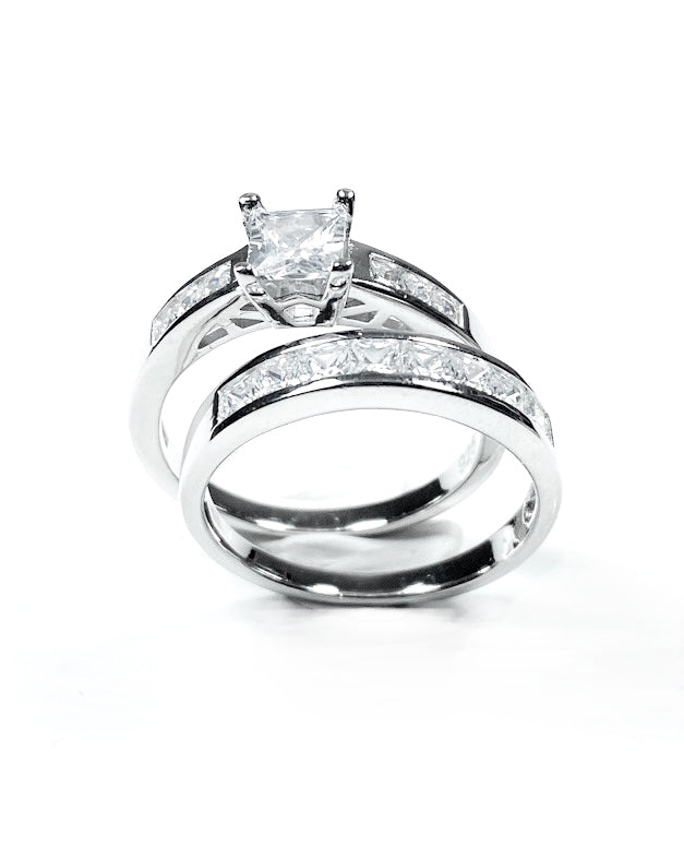 A White Cubic Zirconia Ring