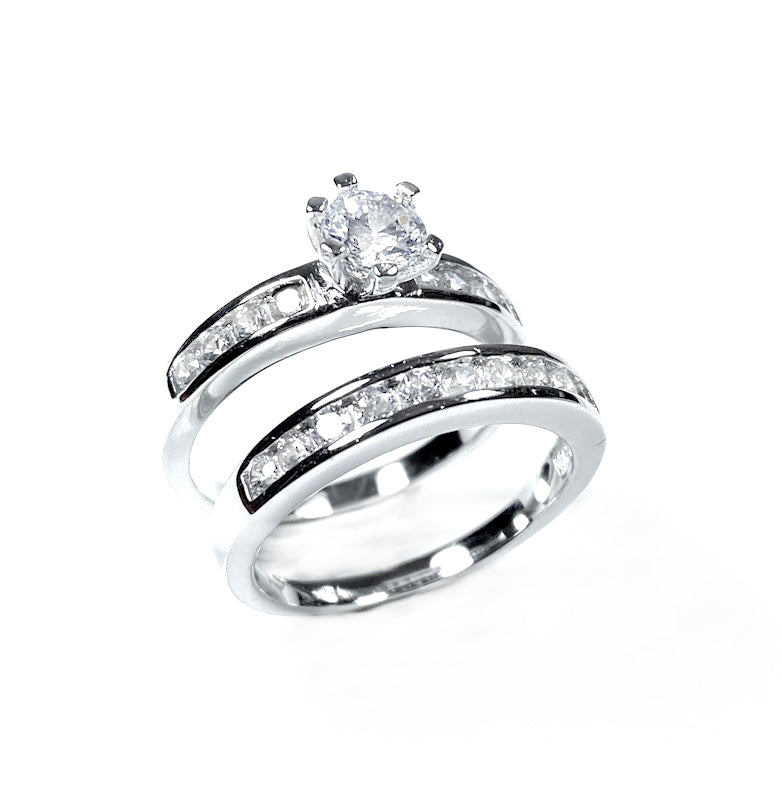 A White Cubic Zirconia Ring