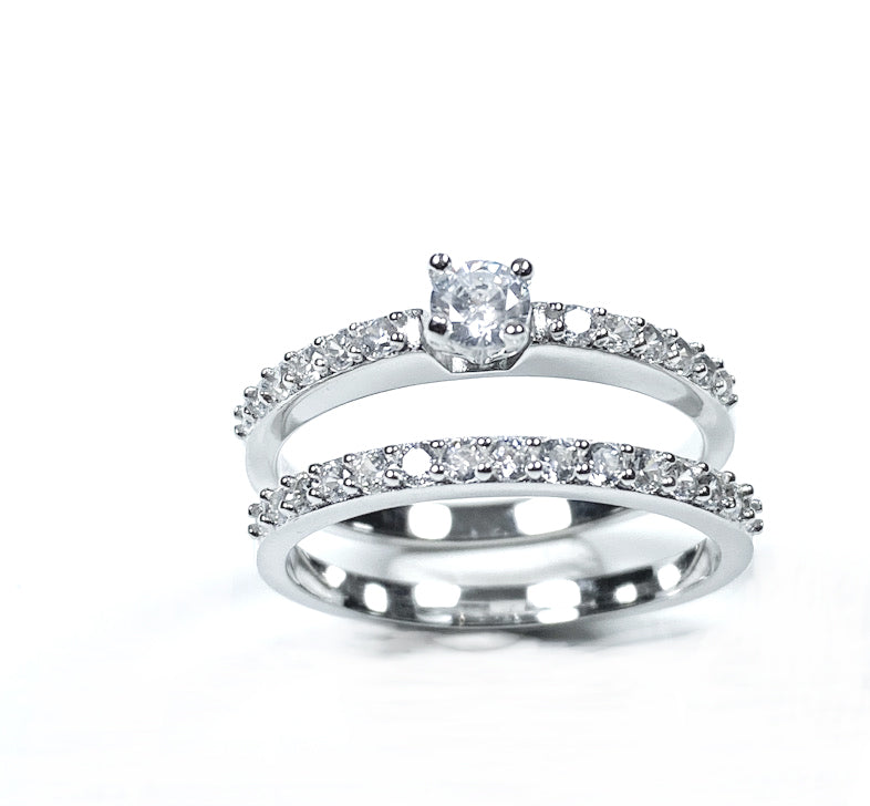 A White Cubic Zirconia Ring Set