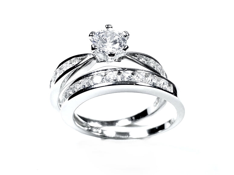 A White Cubic Zirconia Ring