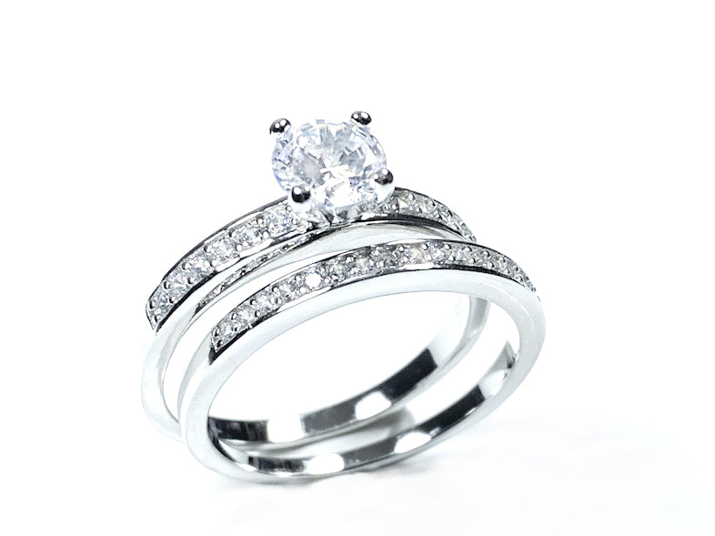 A White Cubic Zirconia Ring