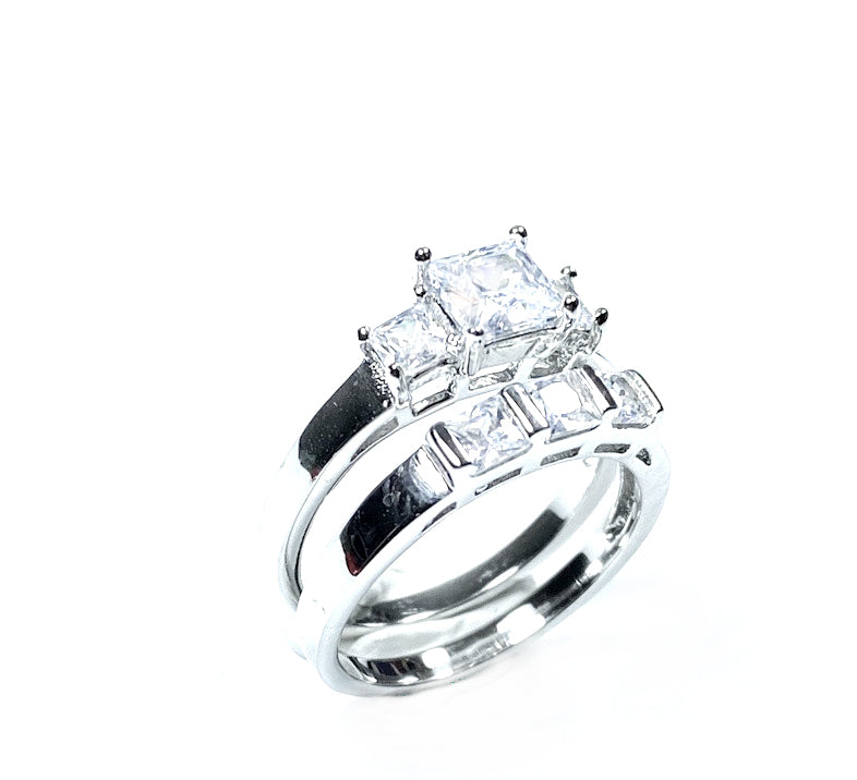 A White Cubic Zirconia Ring