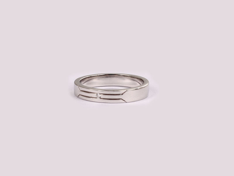 A White Cubic Zirconia Ring