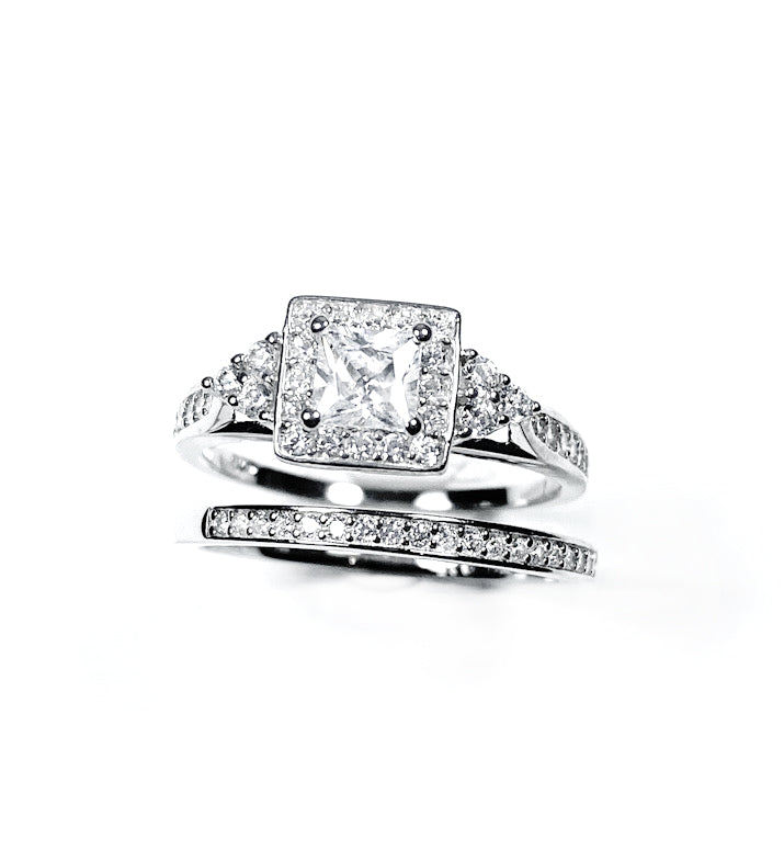 A White Cubic Zirconia Ring Set