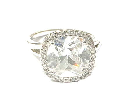 A White Cubic Zirconia Silver Ring