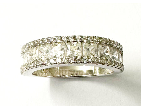 A White Cubic Zirconia Silver Ring
