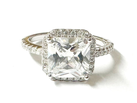 A White Cubic Zirconia Silver Ring