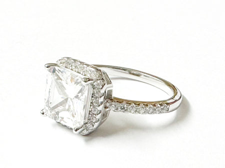 A White Cubic Zirconia Silver Ring